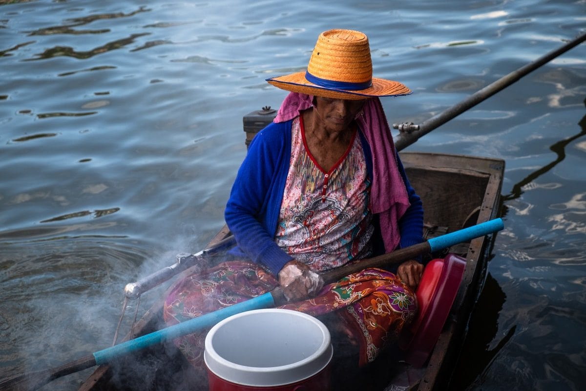 Barbecue chicken seller on a small boat on Bang Luang Canal.